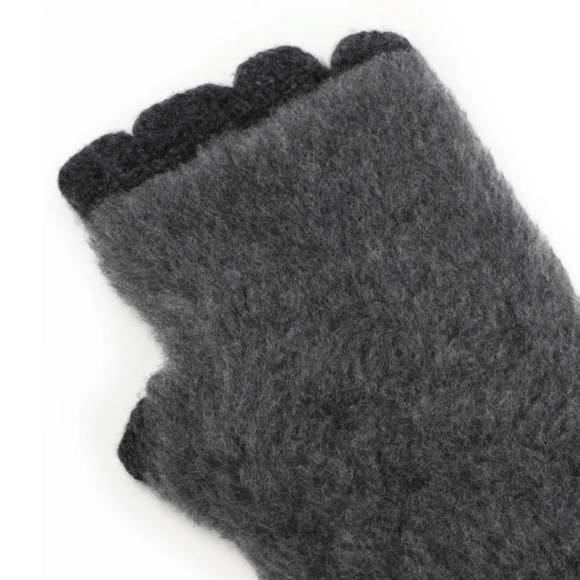 Max Mara Label-cut Manny Gloves with M Logo Size: OS Fall/Winter Gray - Picture 3 of 7